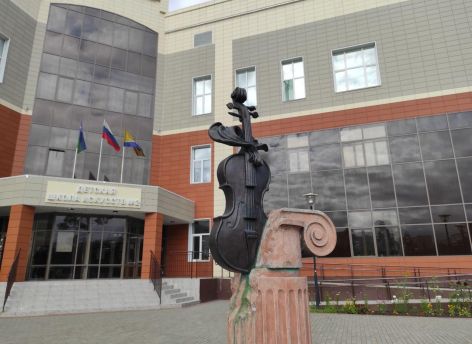 Шесть детских школ искусств приглашают сургутян на творческие программы обучения