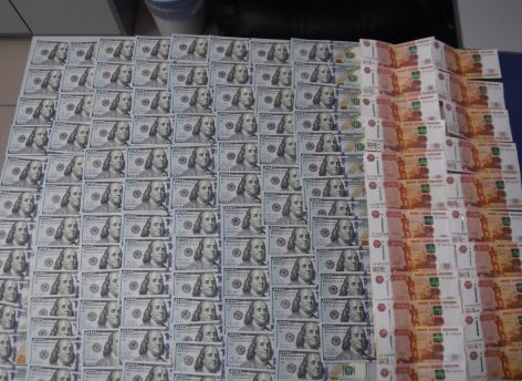 ​В ХМАО задержали пассажиров с иностранной валютой
