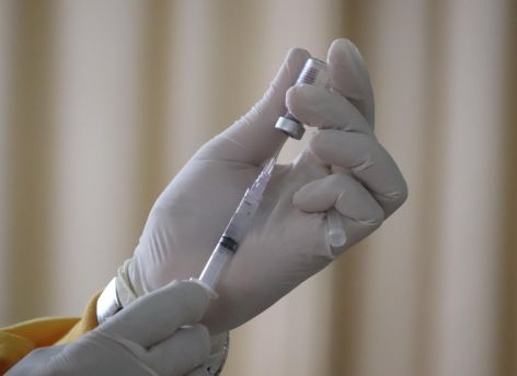 Эксперт ВОЗ рекомендует вводить бустерную вакцину только людям с риском осложнений от ковида