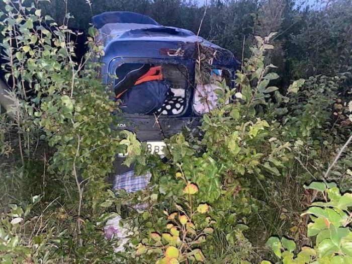 Автомобиль с двумя детьми опрокинулся в кювет в Октябрьском районе 