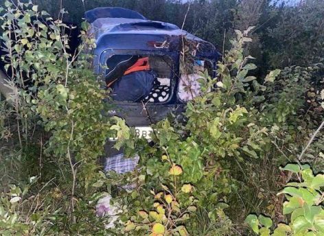 Автомобиль с двумя детьми опрокинулся в кювет в Октябрьском районе 