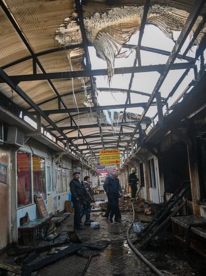В Нижневартовске выясняют причины пожара на рынке