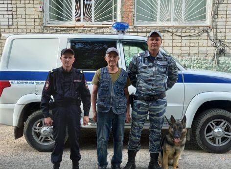 ​В Югре служебная собака нашла заблудившегося грибника
