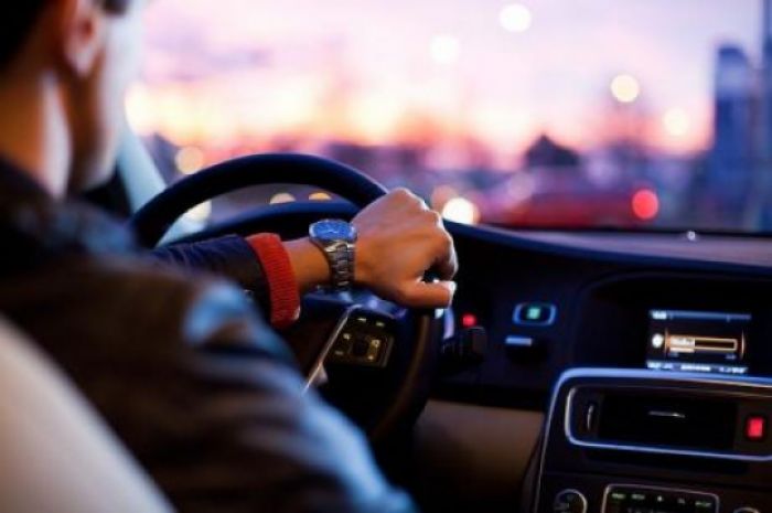 Продажи новых автомобилей в августе в России упали более чем на 60%