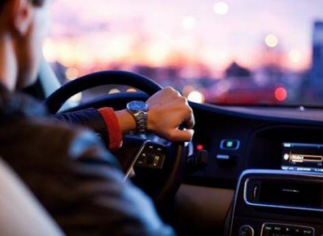 Продажи новых автомобилей в августе в России упали более чем на 60%