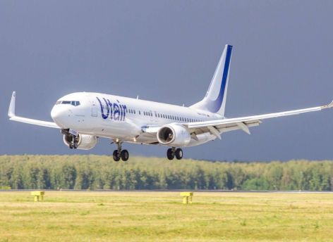 Самолет, вылетевший рейсом «Сургут – Омск», вернулся в аэропорт из-за проблем с системой наддува
