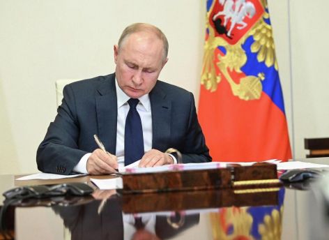 Путин подписал пакет поправок о военной службе