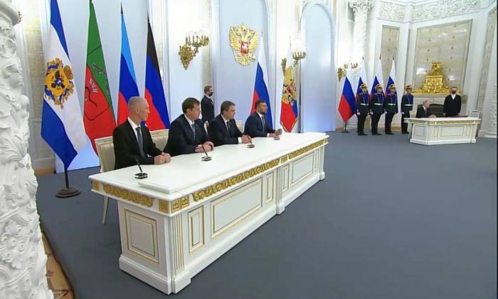 Главы ​ЛНР, ДНР, Запорожской и Херсонской областей подписали соглашение о вступлении в РФ