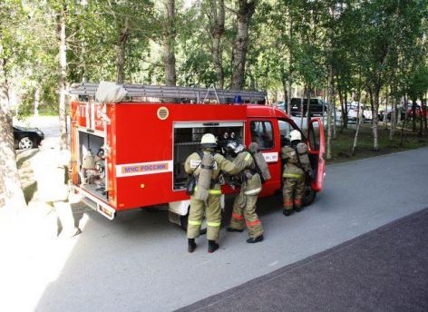 Пожарные спасли 12 югорчан за неделю