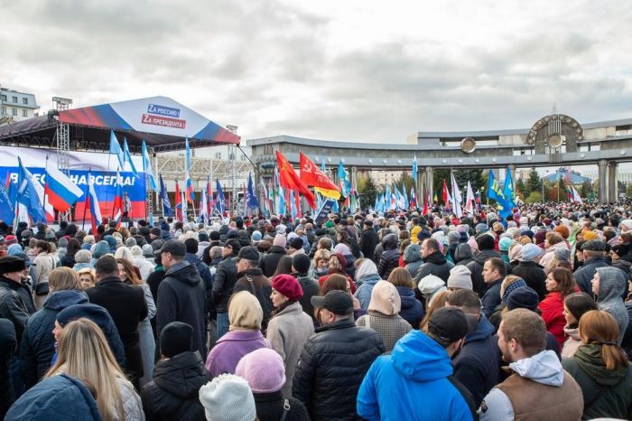​Несколько тысяч тюменцев собрала патриотическая акция «Вместе навсегда»