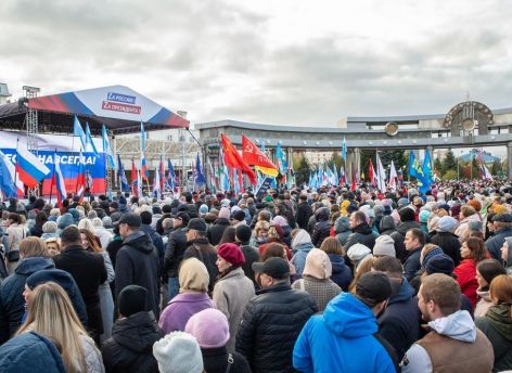 Несколько тысяч тюменцев собрала патриотическая акция «Вместе навсегда»