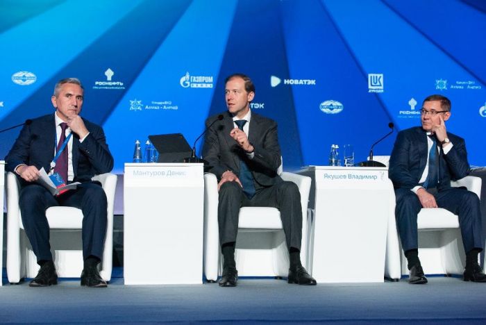 ​В дискуссии на TNF-2022 приняли участие Денис Мантуров, Владимир Якушев и Александр Моор