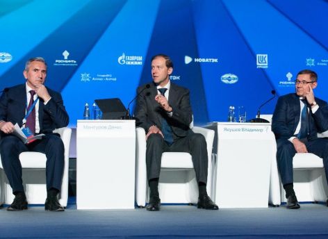В дискуссии на TNF-2022 приняли участие Денис Мантуров, Владимир Якушев и Александр Моор