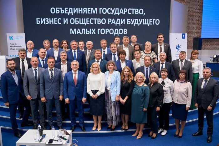 ​Александр Моор предложил новые меры поддержки предпринимателей, реализующих бизнес-проекты муниципального масштаба
