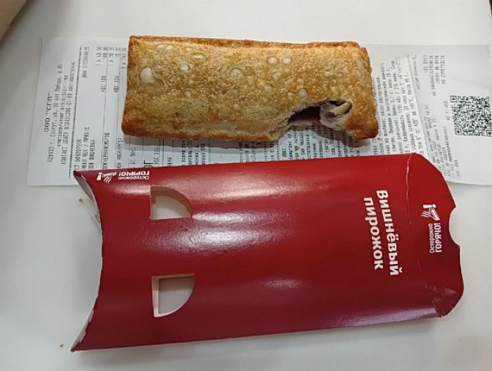 ​Сургутянка пожаловалась на надкусанный пирожок в ресторане «Вкусно — и точка»