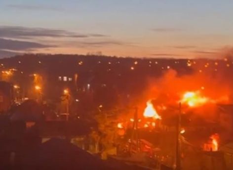 Военный самолет упал на двухэтажный дом в Иркутске - пилоты погибли