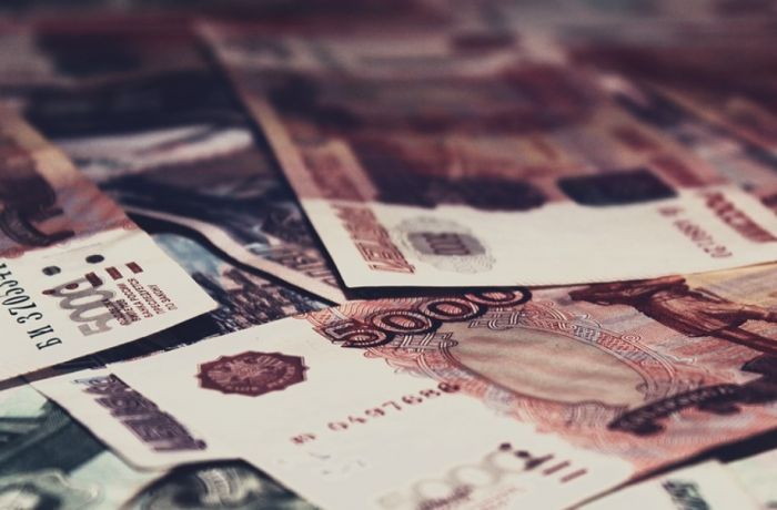 ​Судебные приставы незаконно удержали у сургутянина деньги