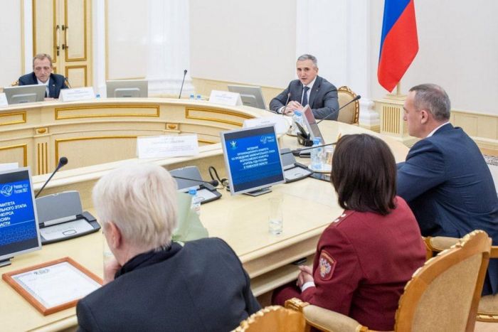 ​Александр Моор назвал организацию конкурса «Учитель года – 2022» презентацией возможностей региона