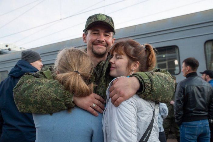 ​Александр Моор подписал постановление о мерах поддержки семей военнослужащих