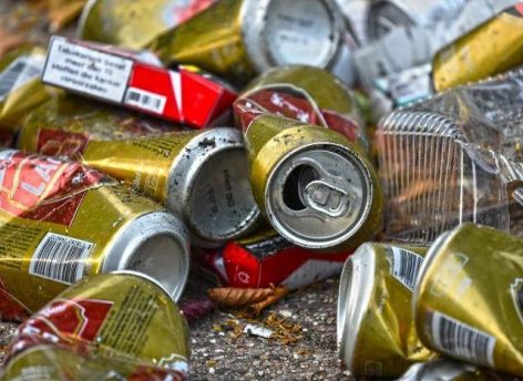В дачном товариществе Сургутского района дорогу засыпали отходами