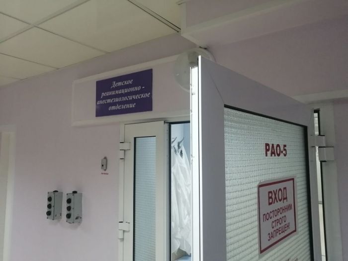 Выпавшего из окна ребенка выписали из травматологии Сургута