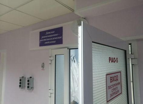Выпавшего из окна ребенка выписали из травматологии Сургута
