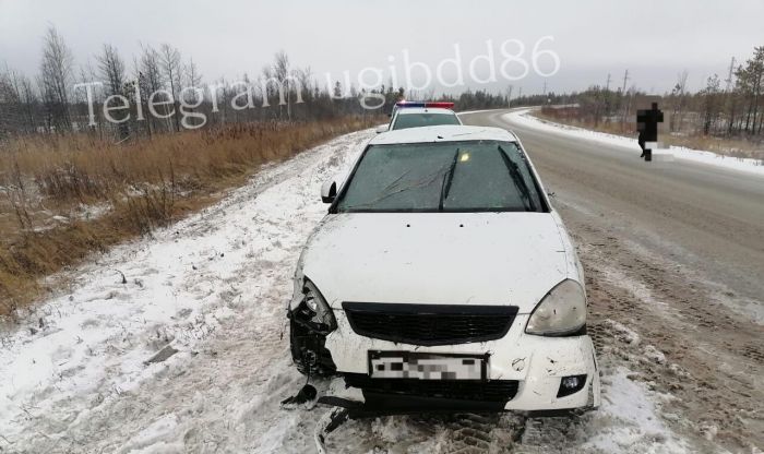 ​LADA улетела в кювет на югорской трассе - пострадали две пассажирки