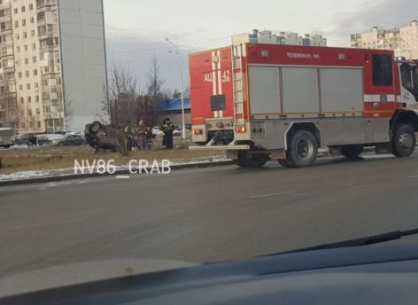 В Нижневартовске перевернулась легковушка