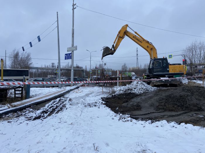 В Сургуте приступили к ремонту водопровода на улице Маяковского
