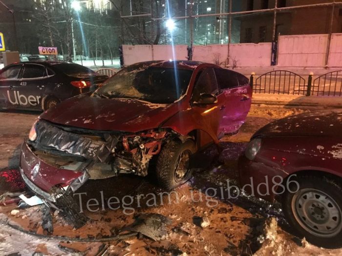 ​Массовое ДТП произошло в Сургуте - четыре человека получили травмы
