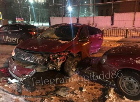 ​Массовое ДТП произошло в Сургуте - четыре человека получили травмы