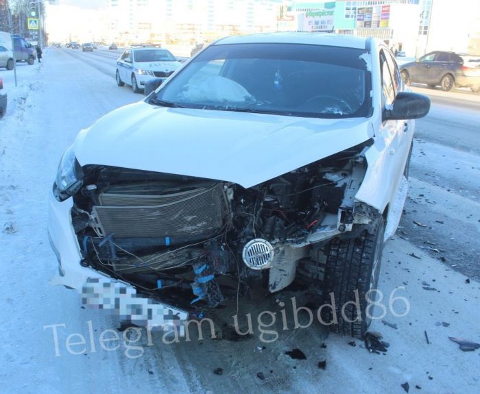 Молодой водитель без прав спровоцировал автоаварию в Сургуте