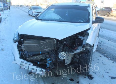 Молодой водитель без прав спровоцировал автоаварию в Сургуте