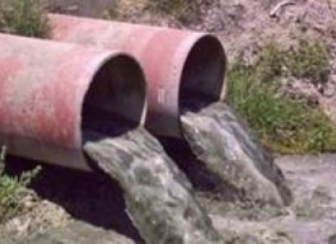 ​В Югре коммунальщики сливали сточные воды в реку