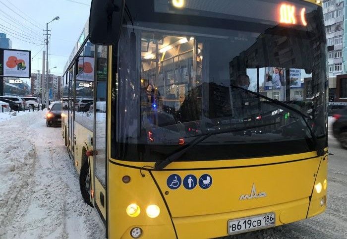 ​В Сургуте школьницу высадили из автобуса в сильный мороз