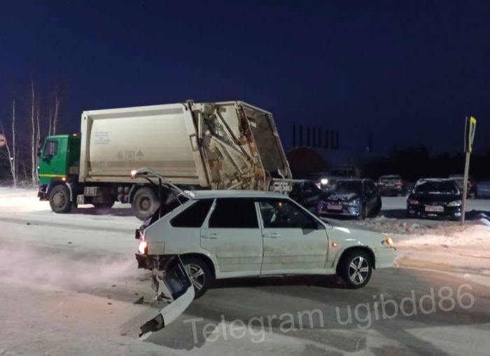 Неопытный водитель спровоцировал ДТП в Радужном