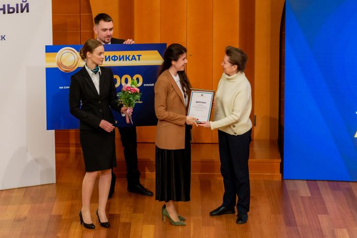 ​Наталья Комарова наградила лучших молодых управленцев Югры