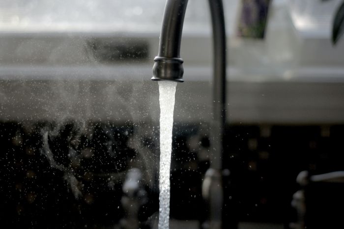 Жителям домов центра Сургута вернут чистую воду к концу недели