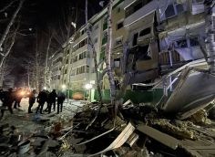 Под завалами дома в Нижневартовске обнаружили тело женщины