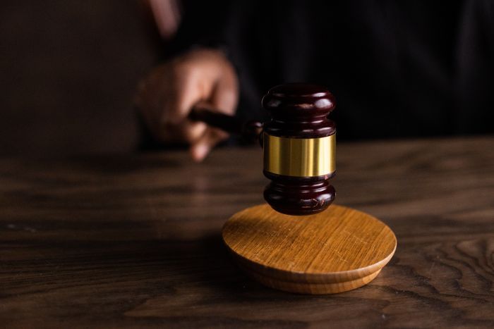 В Сургутском районе задержали группу лиц за сбыт наркотиков и изъяли 3,5 кг запрещенки