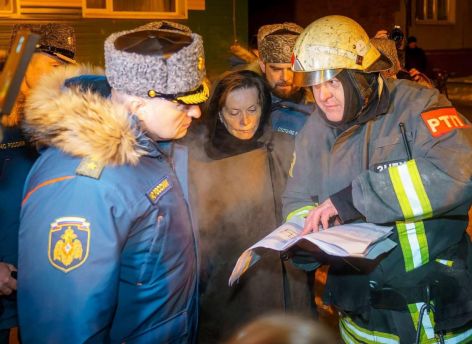 ​Наталья Комарова посетила спасателей, работающих в Нижневартовске, и встретилась с жителями пострадавшего дома