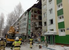 Администрация Нижневартовска помогает жителям обрушившегося дома вывозить вещи из квартир