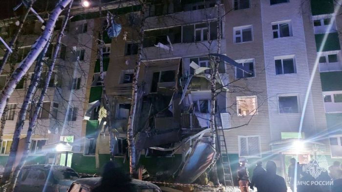 Пять семей из разрушенного дома в Нижневартовске переселены в квартиры маневренного фонда