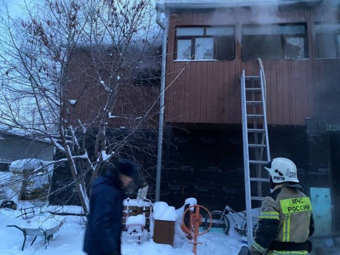 ​Власти Сургутского района продолжают оказывать помощь семье, потерявшей детей при пожаре на даче