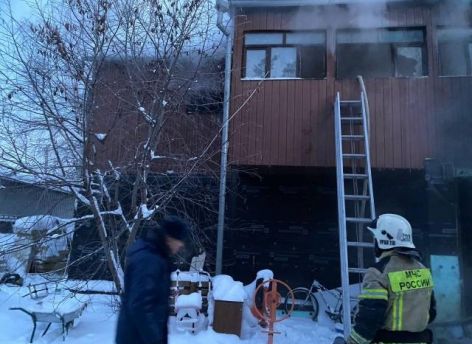Власти Сургутского района продолжают оказывать помощь семье, потерявшей детей при пожаре на даче