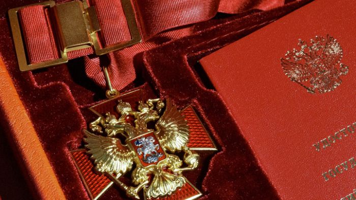 Путин наградил медалью водителя из Югры