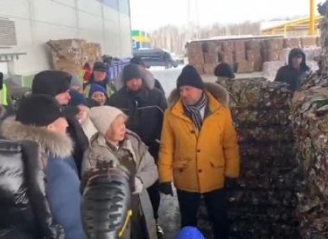Александр Моор и Светлана Радионова посетили тюменский мусоросортировочный завод