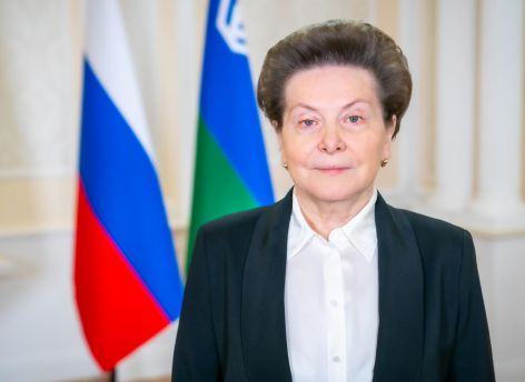 Наталью Комарову наградили почетным знаком