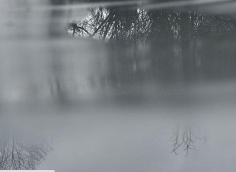 В Сургуте повредился водопровод – проезжую часть на улице Киртбая подтопило
