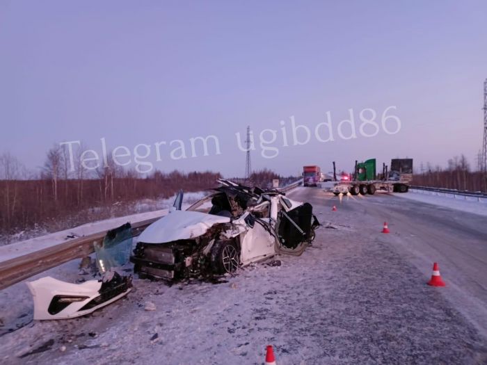Столкновение двух большегрузов в Югре привело к смерти 47-летней женщины